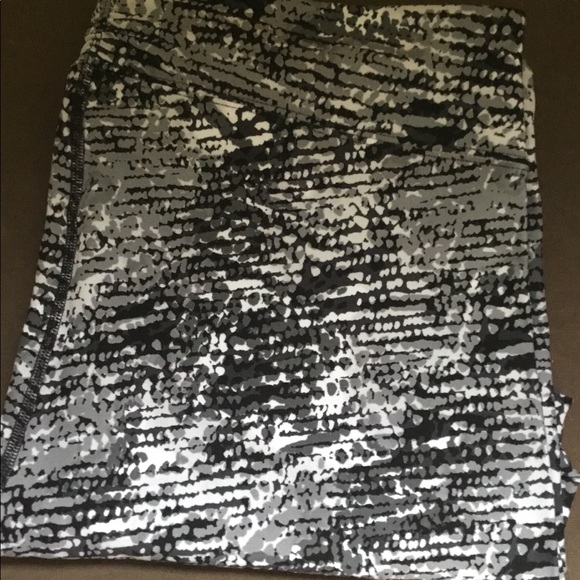 Barely worn Calvin Klein leggings Capri blk/gray - Picture 2 of 4